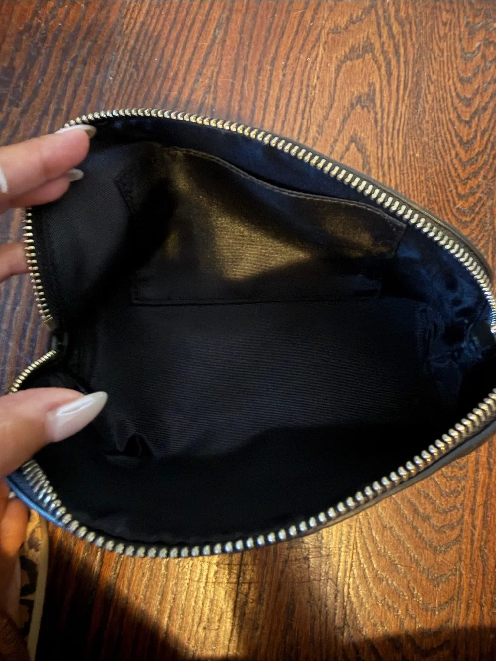 NWT! VIANEL NEW YORK Dome Dopp Kit with gold logo on the front.